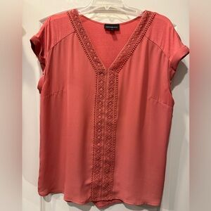 Fortune + Ivy - Zora Crochet Trim Mixed Material Blouse